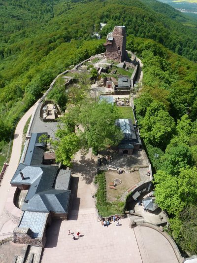 Kyffhäuserdenkmal Oberburg und Brunnen